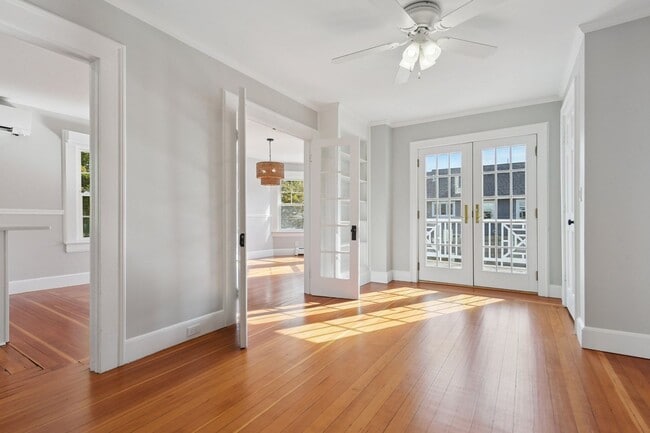 Building Photo - Charming 3-Bedroom in Downtown Niantic