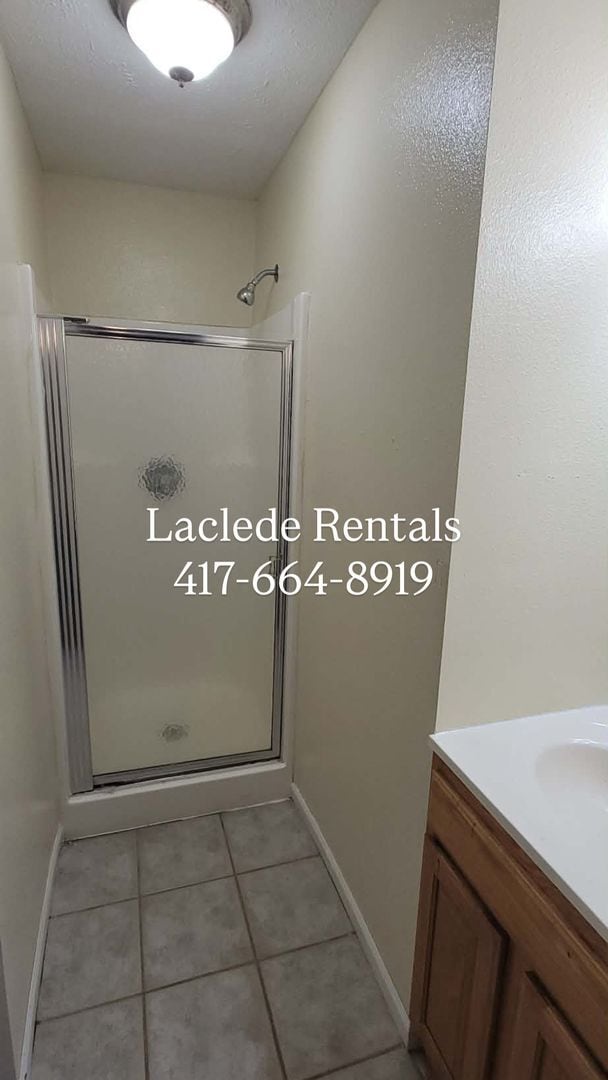 Building Photo - 2 BEDROOM 1 BATHROOM DUPLEX FOR RENT