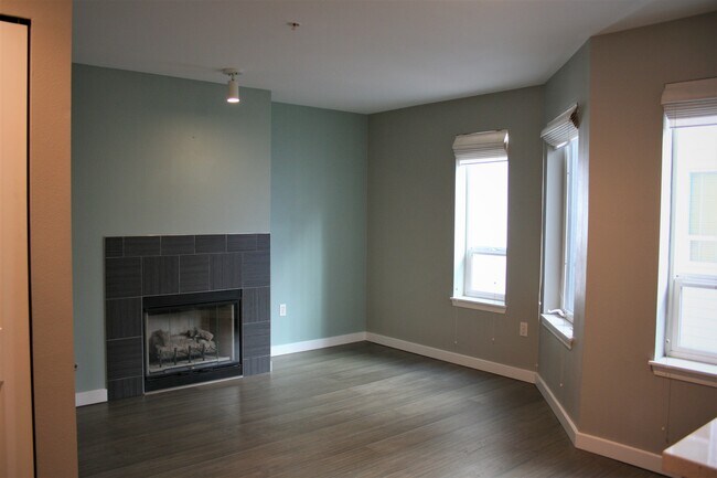 Building Photo - 3028 Western Ave