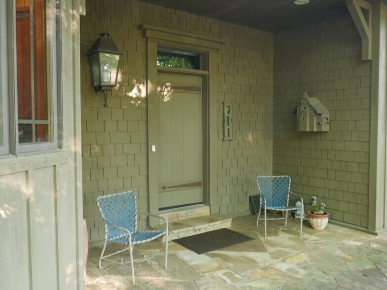 Building Photo - 671 N Sequoyah Dr