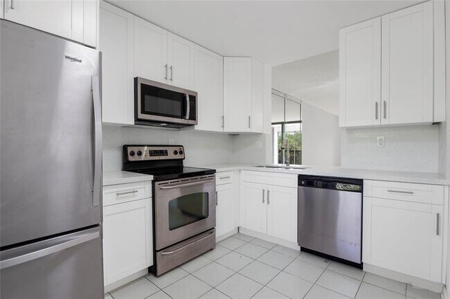 Building Photo - 2900 NW 42nd Ave