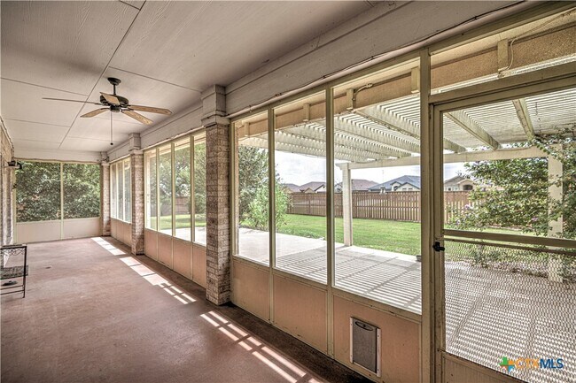 Building Photo - 4725 Stone Oak Dr