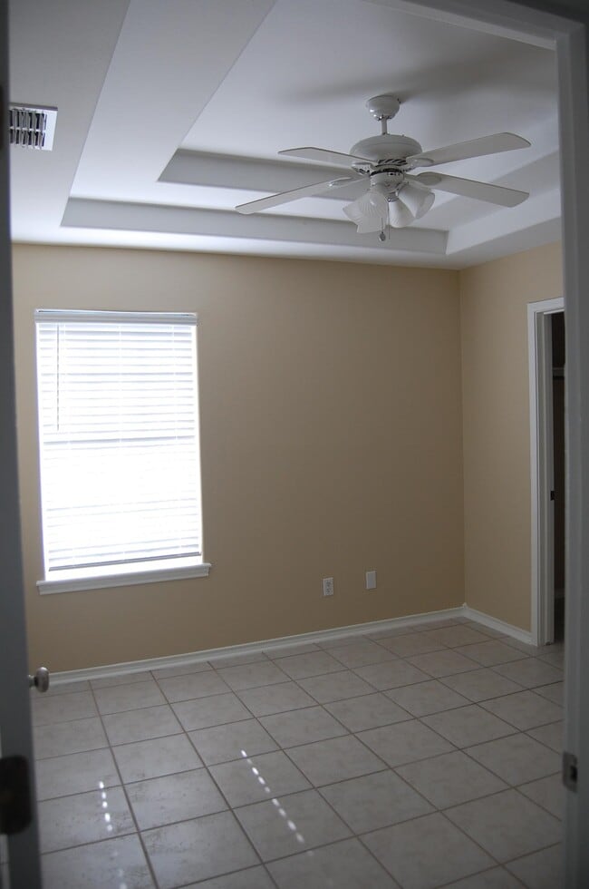 Building Photo - 3222 Monclova Dr