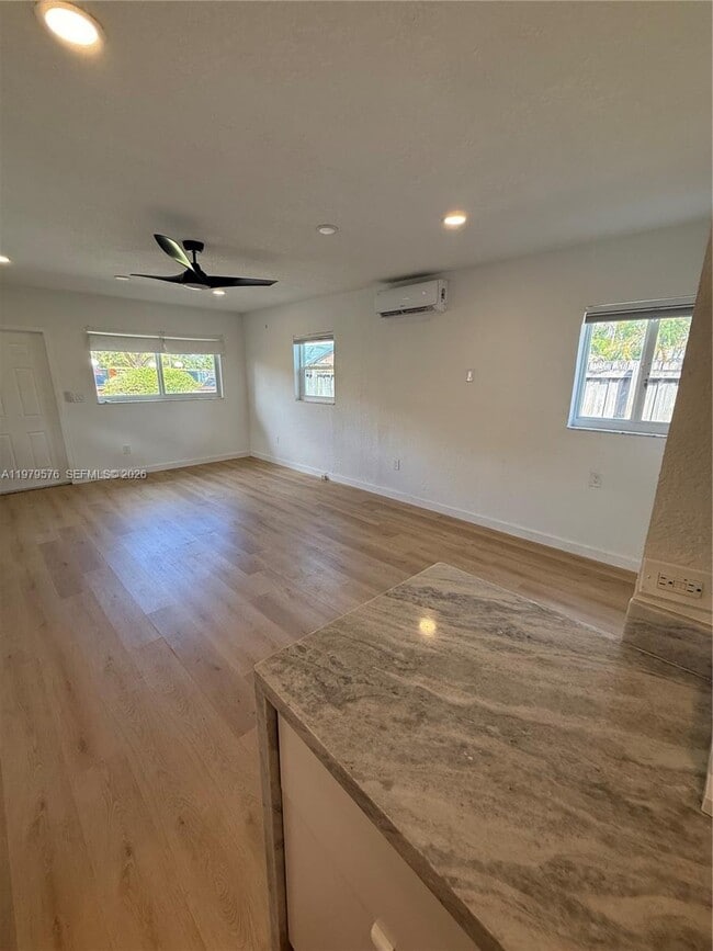 Building Photo - 2421 SW 26th Terrace