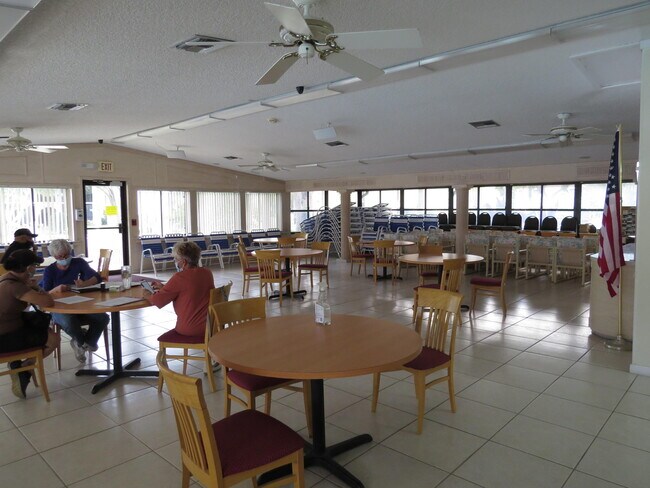 Building Photo - 118 Lake Pine Cir