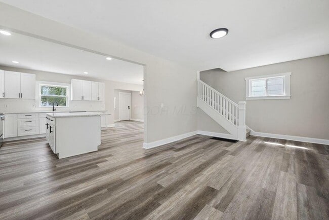 Building Photo - 529 E Morrill Ave