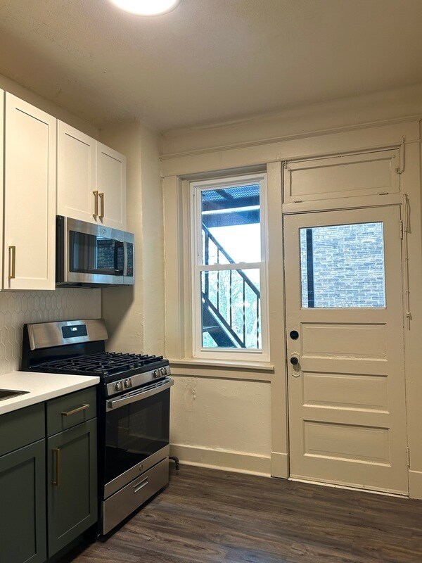 Building Photo - 2750 Broadway Ave