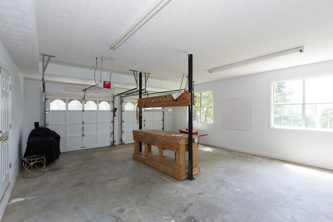 Building Photo - 5485 Forest Falls Dr