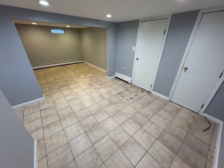 Building Photo - 9 Hillcrest Dr