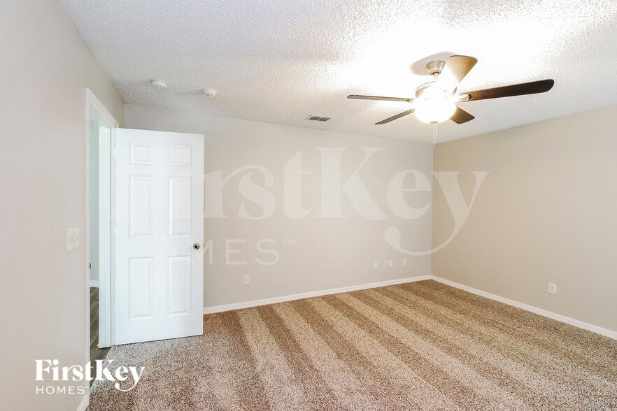 Building Photo - 15 Rymen Ln