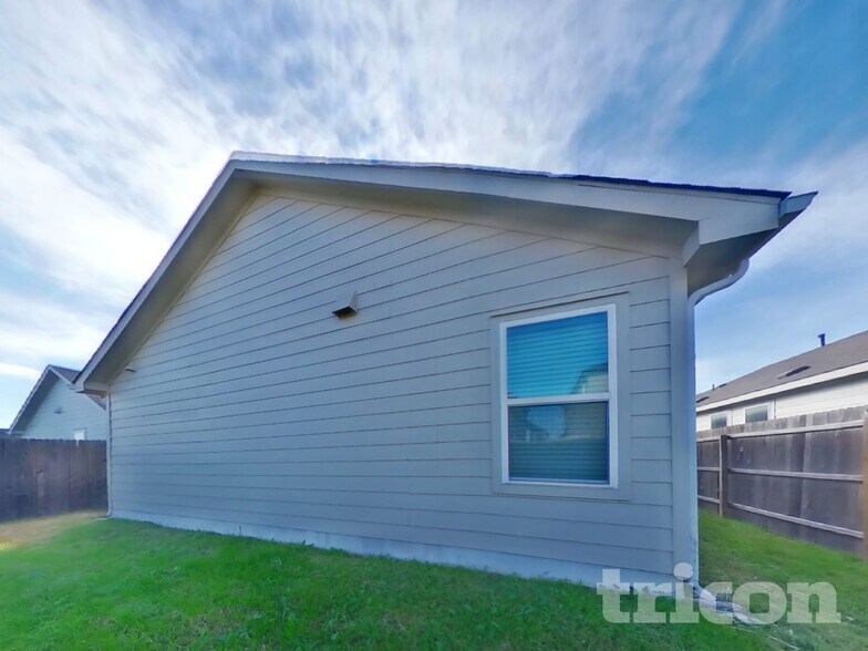 Building Photo - 8511 Amistad Cove