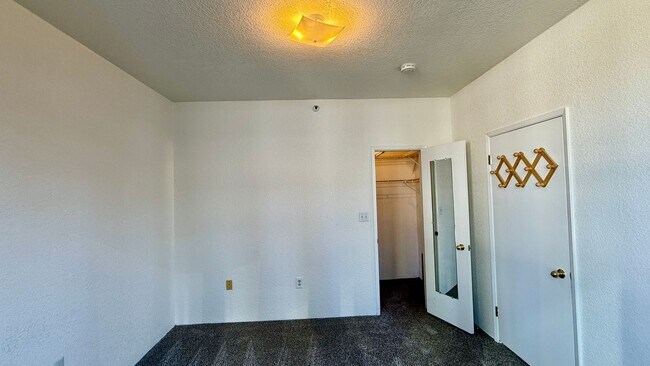Building Photo - One Bedroom**Parking Included**The BayCrest- A Full Amenity Building**Open House**Sat/Sunday**11-...