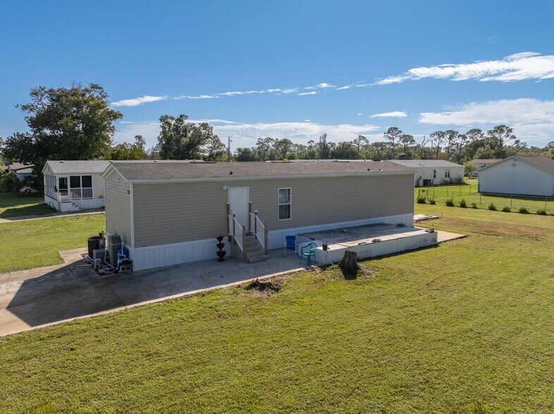 Building Photo - 27851 Roanoke Cir