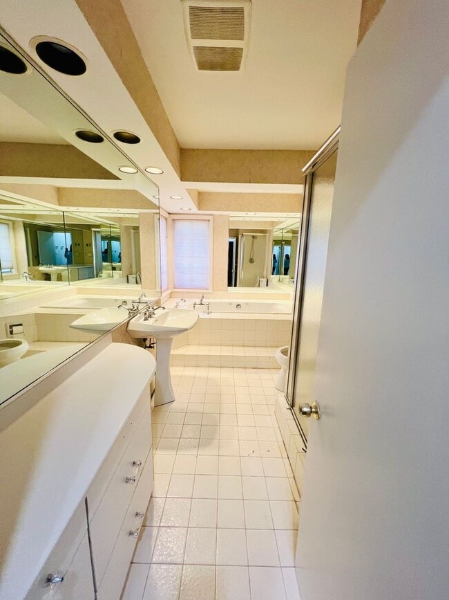 Building Photo - 3162 Stoneridge Rd SW