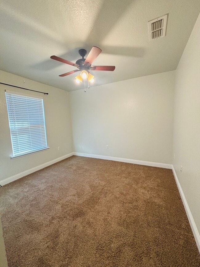 Building Photo - 517 Almond Tree Ln