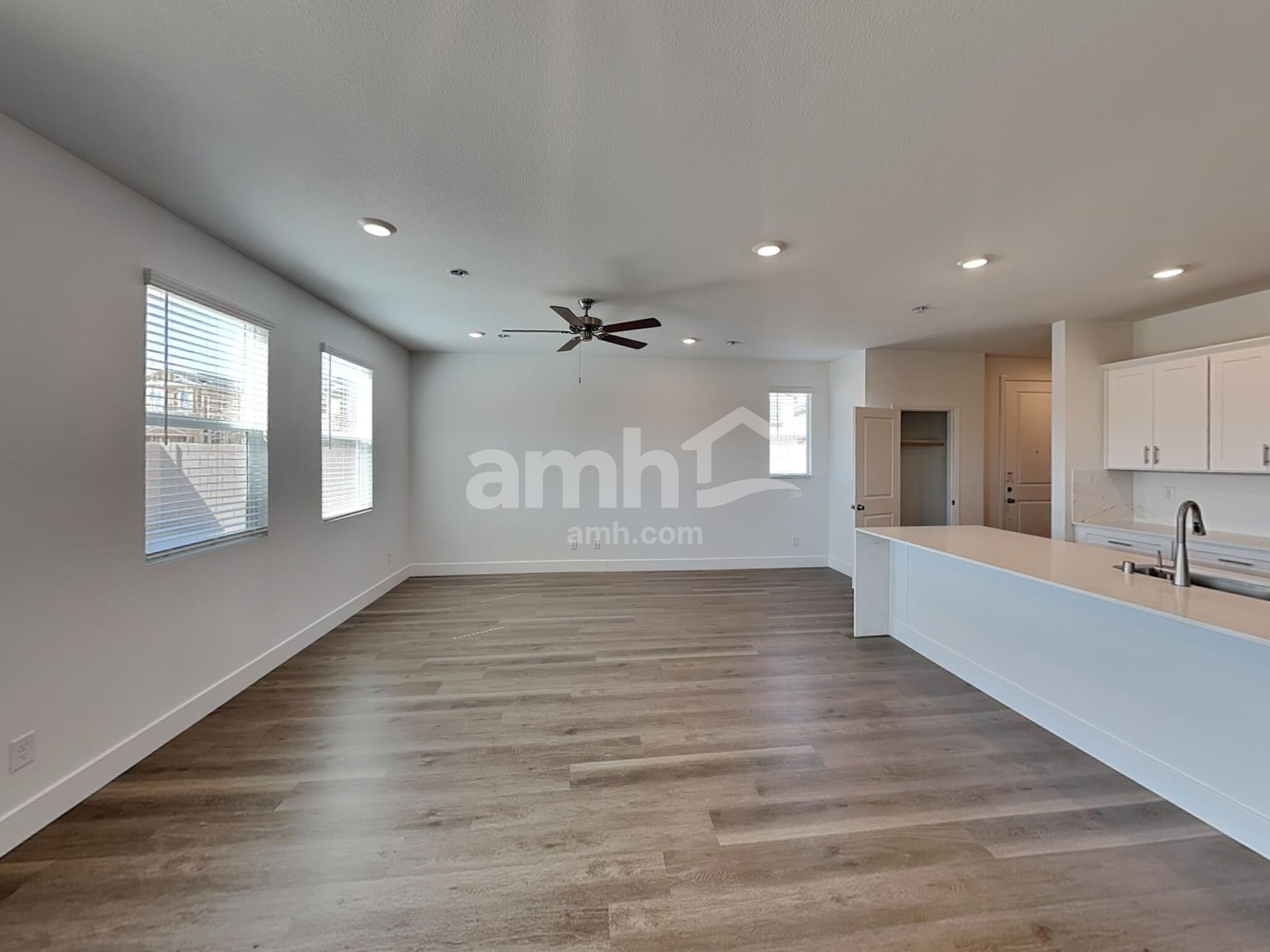 Building Photo - 5823 Vaes Dothrak St