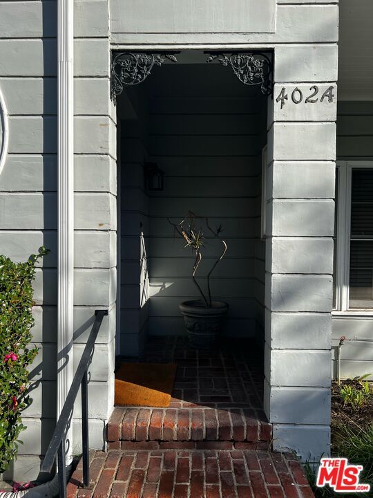 Building Photo - 402 Canon Dr