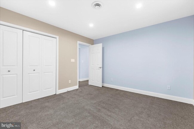 Building Photo - 7643 Paradise Beach Rd