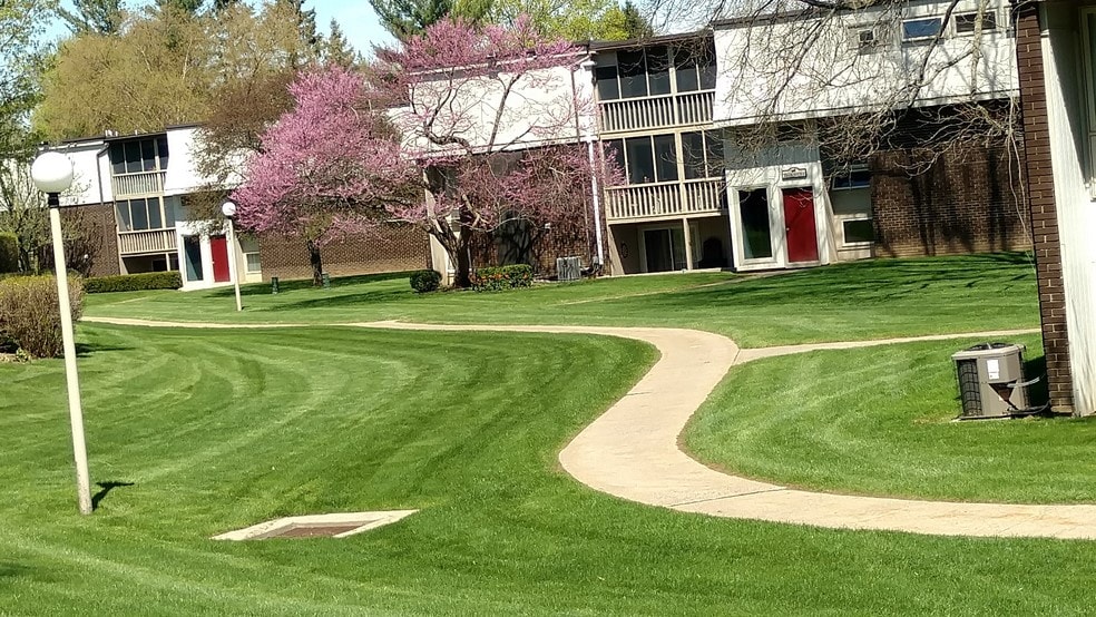 Primary Photo - Oxford Towne Apartments