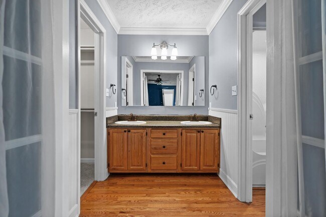 Building Photo - 1608 Piney Creek Pl