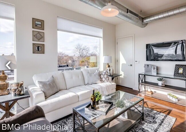 Building Photo - 2617 W Girard Ave