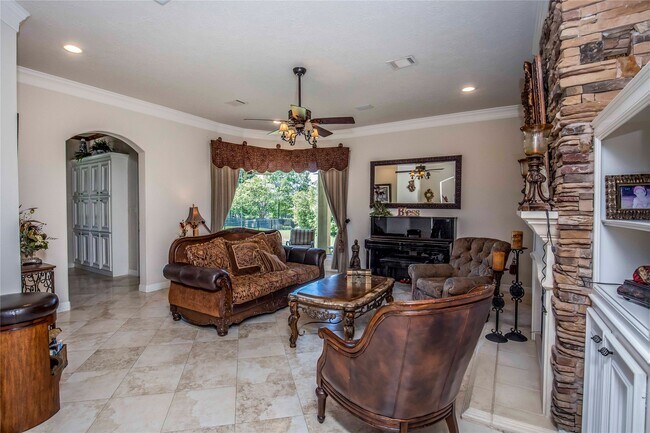 Building Photo - 25219 Hideaway Run Dr