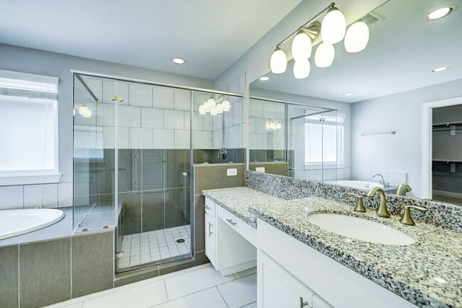 Building Photo - 1811a Wichita St