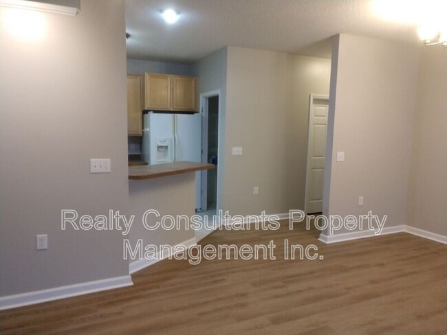 Building Photo - 3003 Greystone Pt