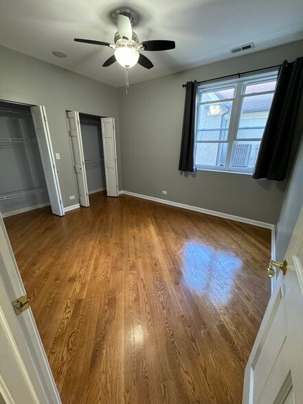 Primary bedroom - 1906 W Estes Ave