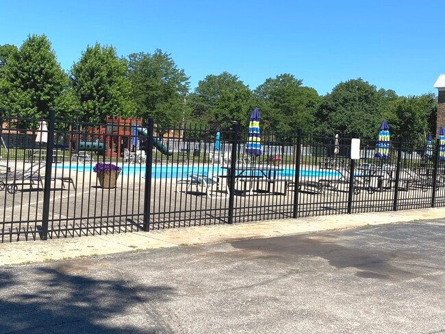 Building Photo - 1519 N Windsor Dr