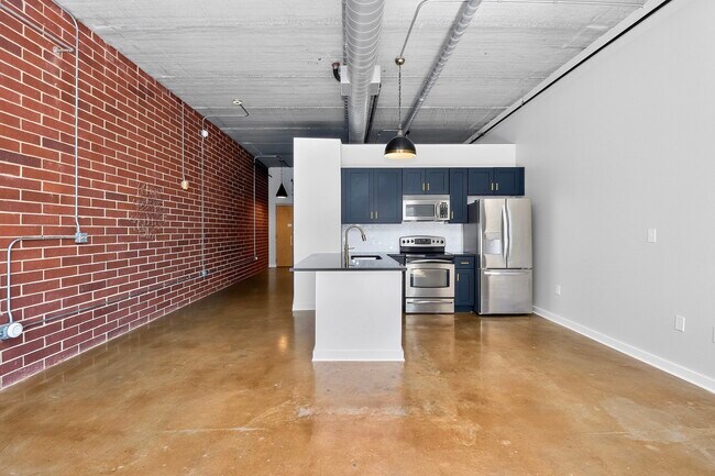 Building Photo - 626 N Graham St