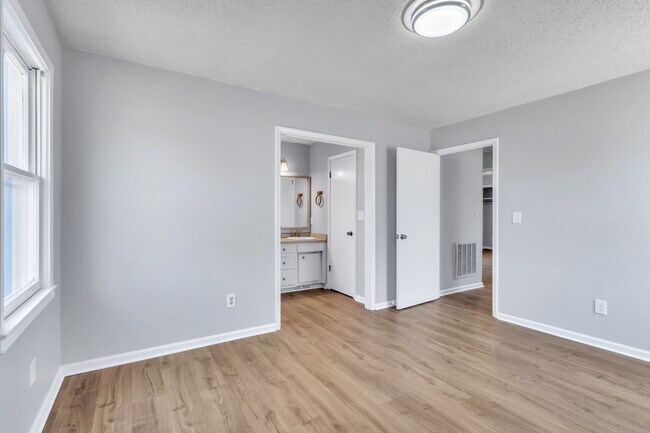 Building Photo - 204 Hattie Rd