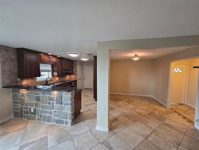 Building Photo - 2318 Green Valley Dr