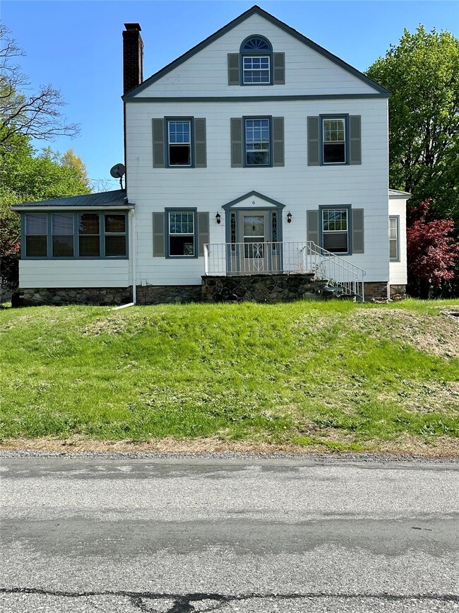 Primary Photo - 6 Edgewood Dr