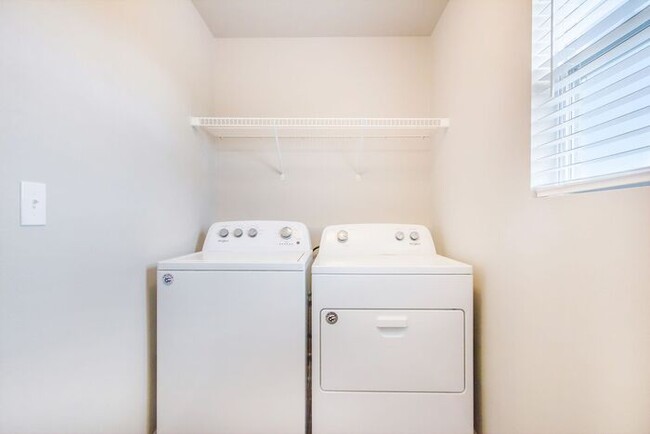 Building Photo - 5347 Eagle Glen Dr SW