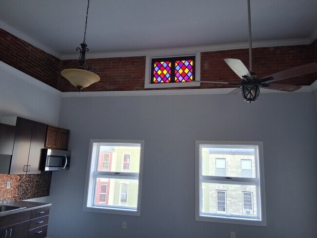 Building Photo - 112 S 6th St