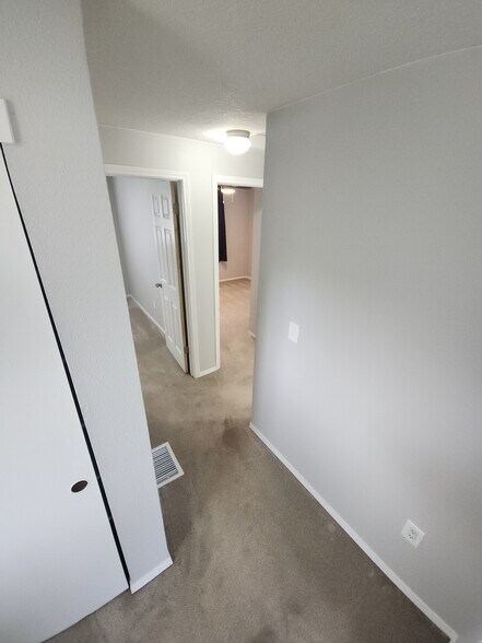 Building Photo - 38 NE 143rd Ave