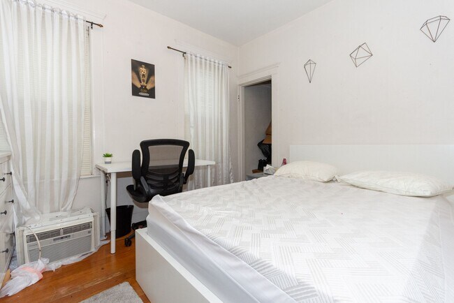 Building Photo - Stunning 4 bed 2 bath in Allston