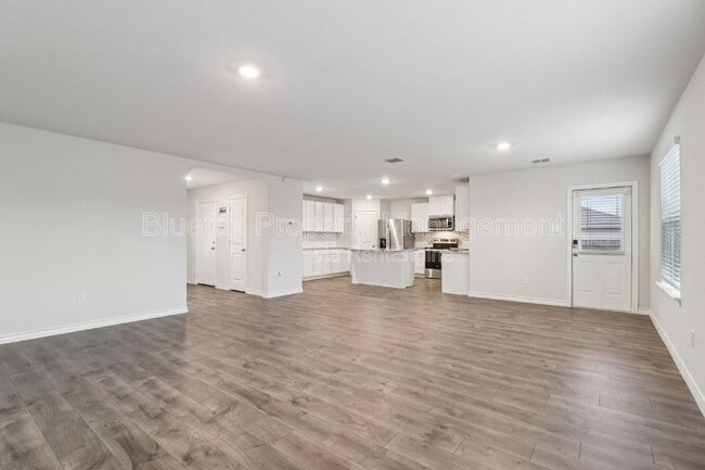 Building Photo - 11319 War Emblem