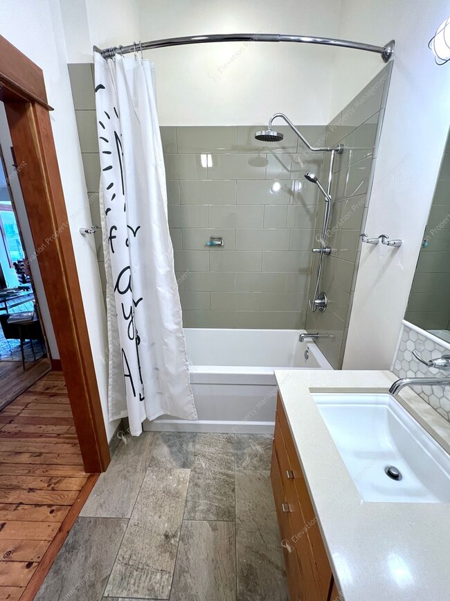 Building Photo - *Unfurnished* Charming, updated and walkable west side 3 BR + den/office