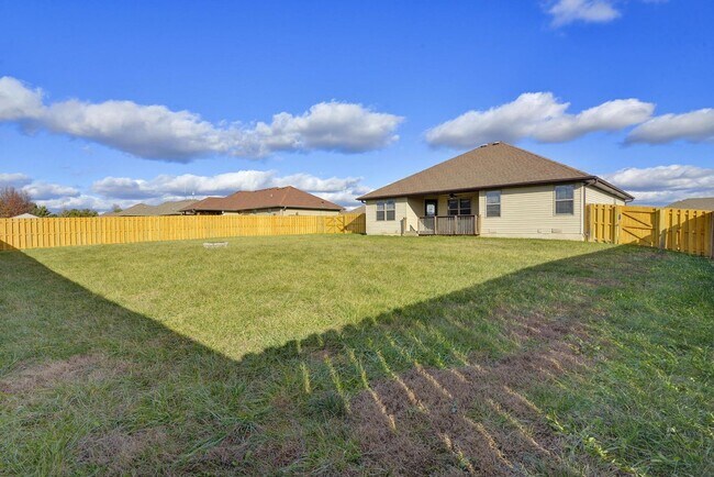 Building Photo - Available Dec 5!