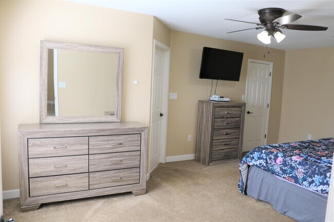 Building Photo - 6461 Arbor Ln
