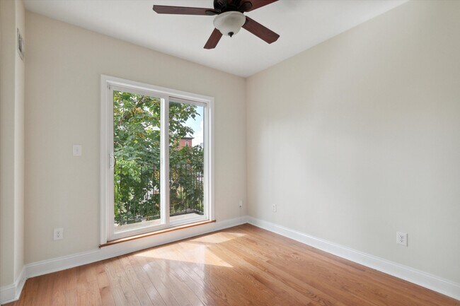 Building Photo - 1424 Willington St