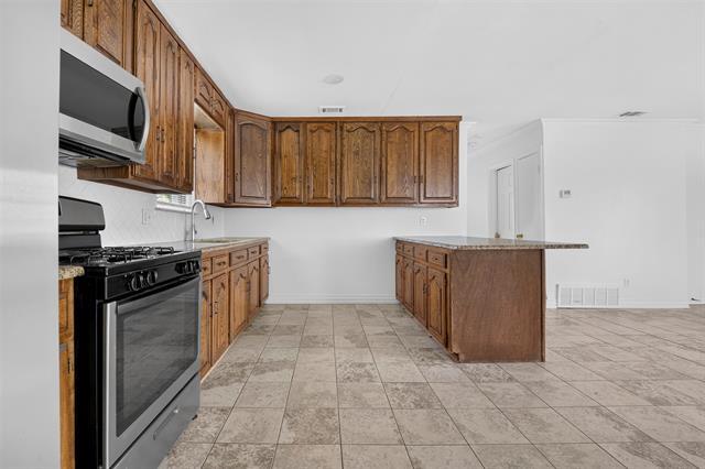 Building Photo - 909 Rosewood Hills Dr