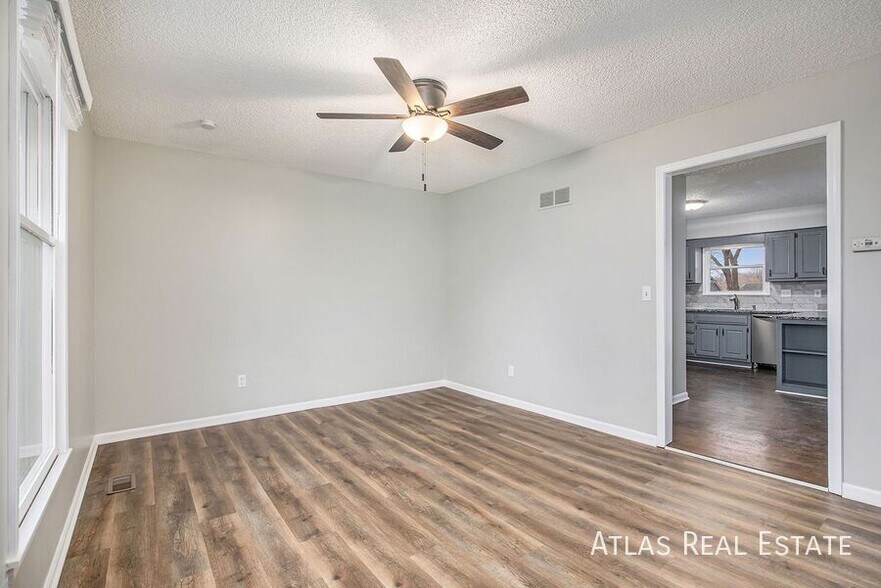Building Photo - 5711 W 157th Terrace
