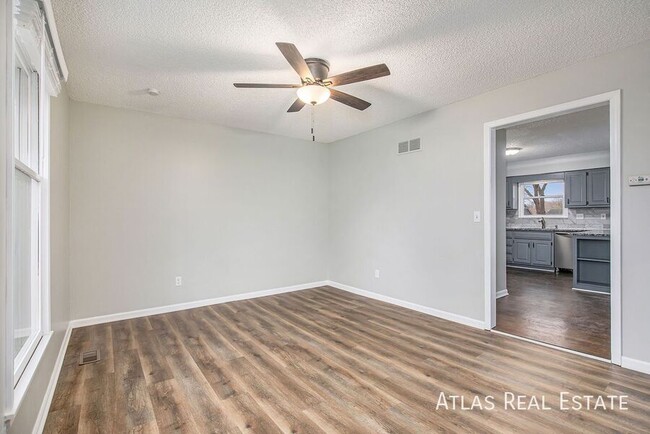 Building Photo - 5711 W 157th Terrace