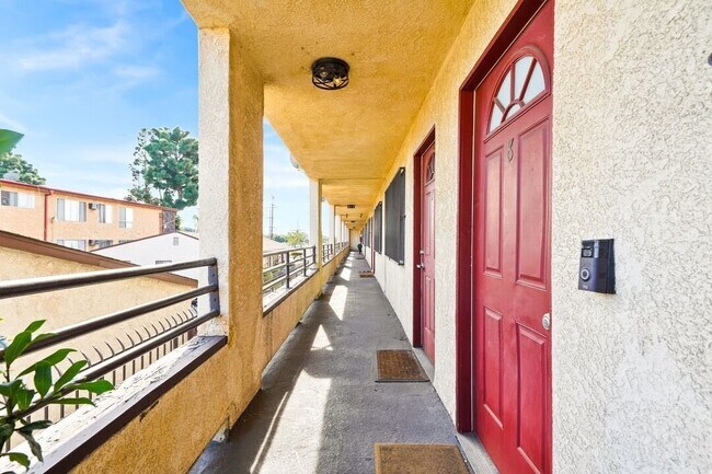 Building Photo - 4055 Rosecrans Ave