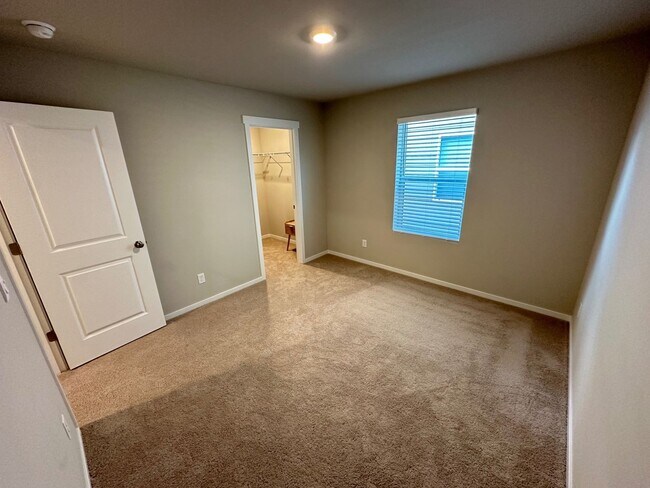 Building Photo - RENTAL! Spacious 6-Bedroom Home Near JBLM – Built in 2025