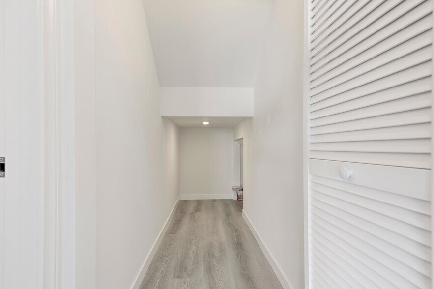 Building Photo - 10499 Yolanda Ave