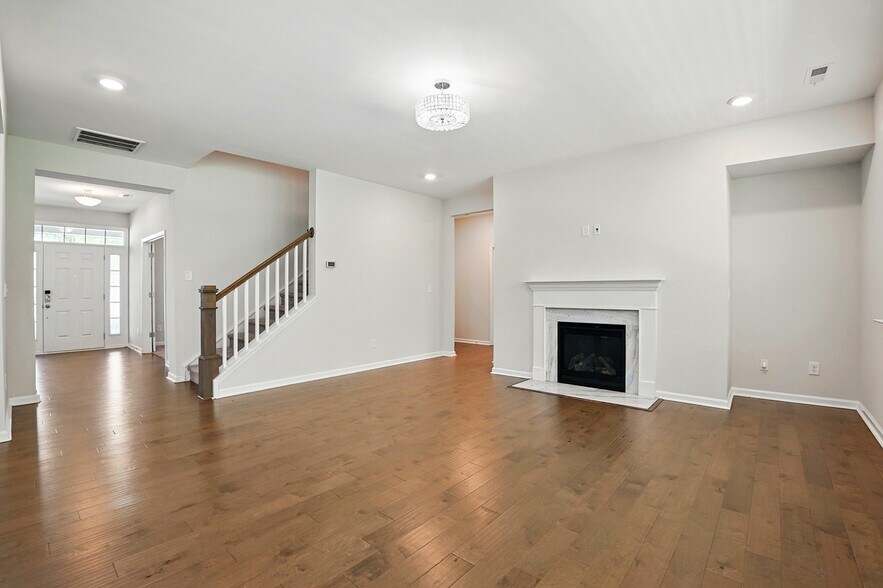 Building Photo - Room in House on Creek Bend Edge Ct